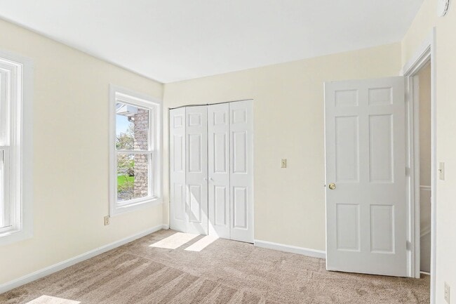 Building Photo - Two bedroom, one bathroom interior townhome in Mechanicsburg near Lisburn Rd.