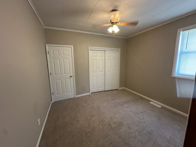 Building Photo - 218 4th St