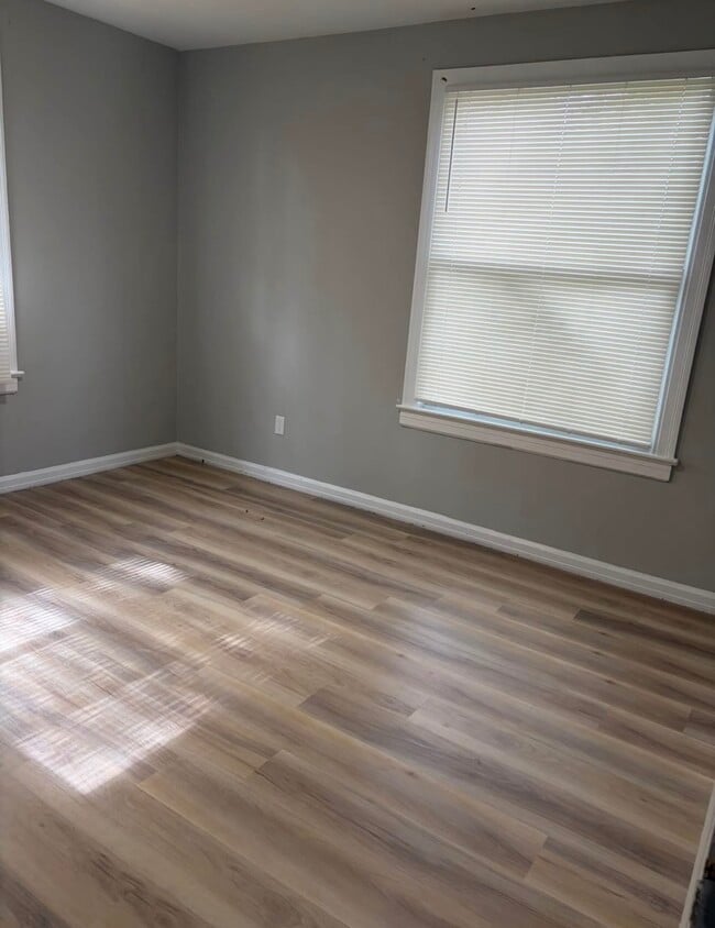 Building Photo - 2114 Merrill Ave