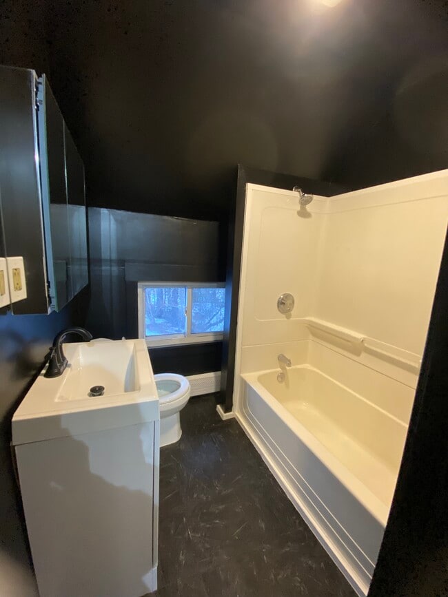 Building Photo - 19 Garden St