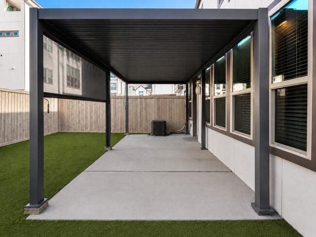 Building Photo - 817 Kamano Ave