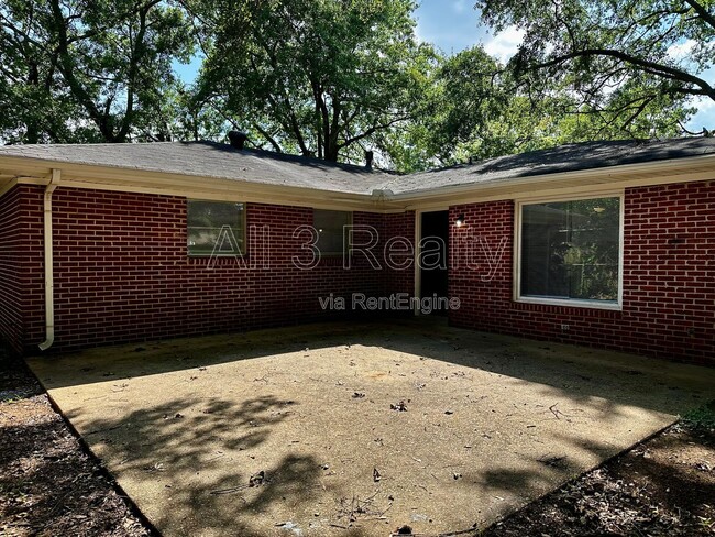 Building Photo - 1009 Rosedale Dr