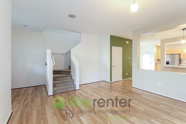 Building Photo - **Rent Incentive** Premier 3-Bed Home in a Coveted Seattle Community