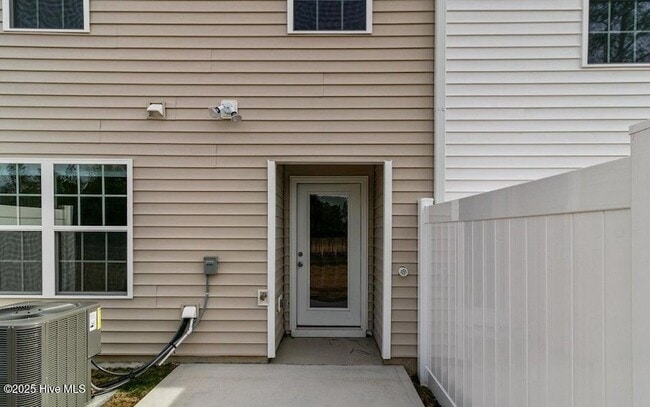Building Photo - 2305 Gracie Ln