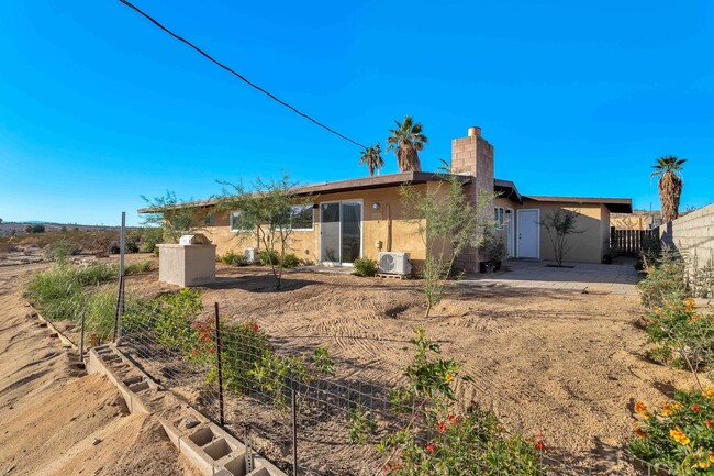 Building Photo - Beautifully Updated Home