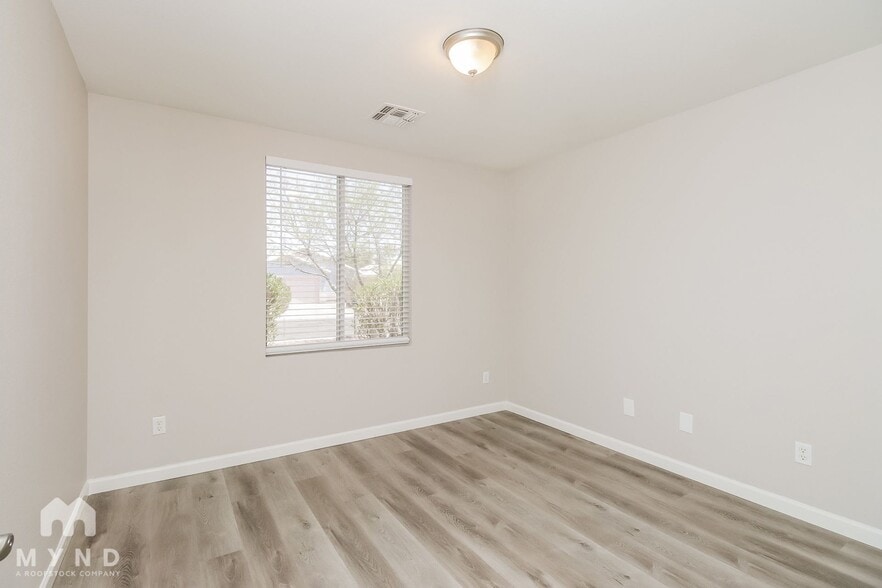 Building Photo - 2027 W 21st Ave