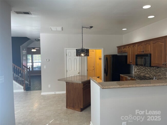 Building Photo - 5044 Parkview Way