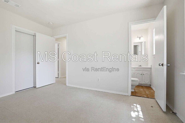 Building Photo - 16205 Seville Ct