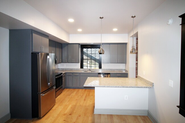 Quartz Countertops - The Quarters Apartments