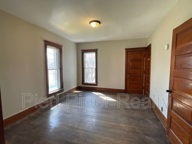 Building Photo - 434 1/2 S State Ave