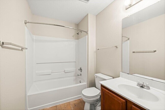 Building Photo - 204 Lauren Loop
