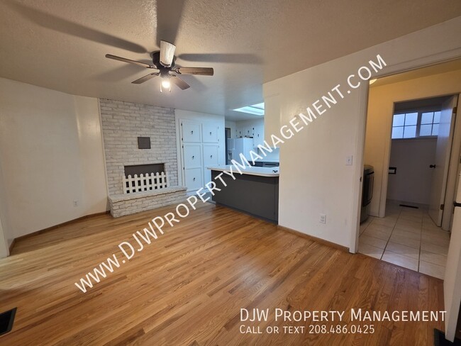 Building Photo - 9144 W Dalton Pl