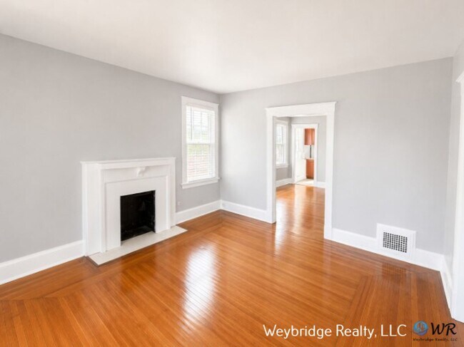 Building Photo - 862 Academy Ave
