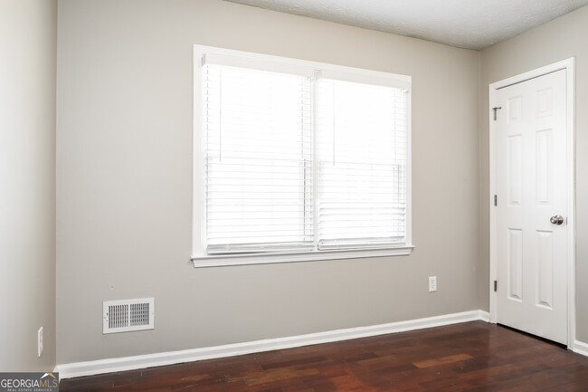 Building Photo - 4110 Summer Wood Dr