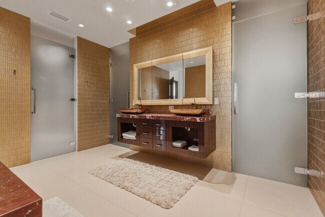 Building Photo - Waldorf Astoria 4707-Strip/City/Mtn Views from this Stunning 2Bd/2.5Ba Residence