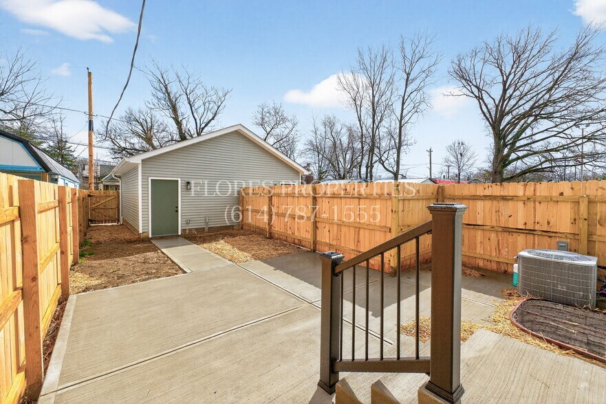 Building Photo - 696 S 22nd St