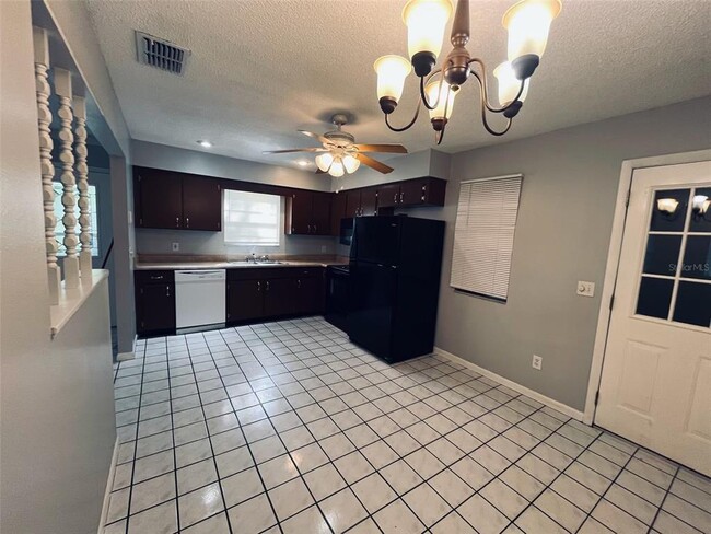 Building Photo - 39648 Meadowood Loop