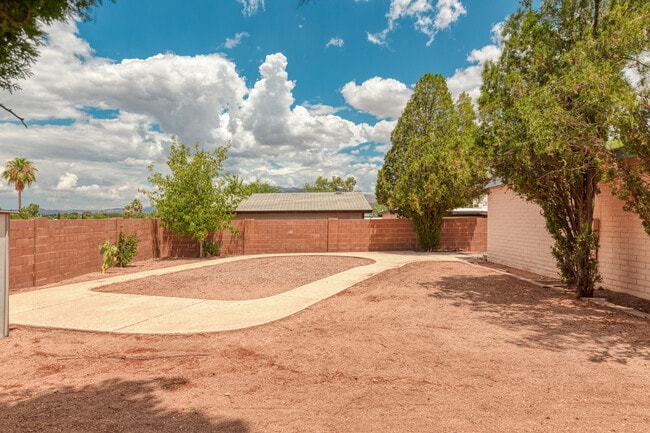 Building Photo - 8145 E Nicaragua Dr