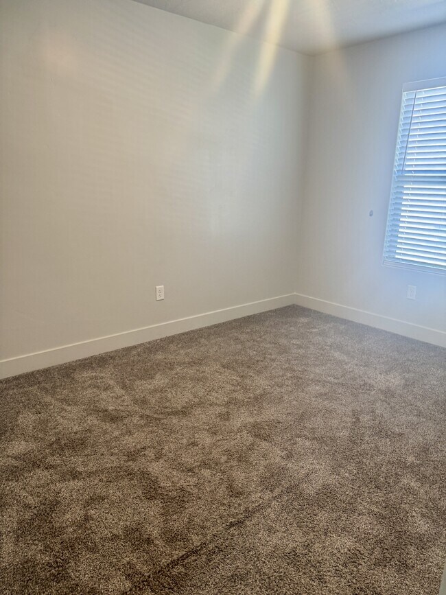 Building Photo - 3104 S Relic Ridge Dr