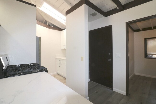 Building Photo - Lincoln Avenue