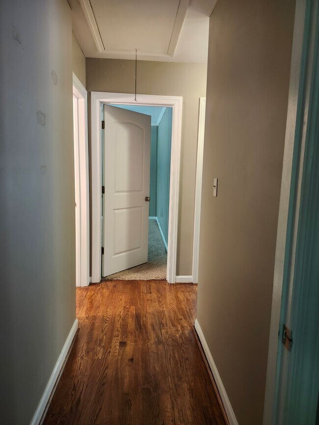 Building Photo - COMING SOON - 3 Bedroom 2 bath Home in Stuart Heights