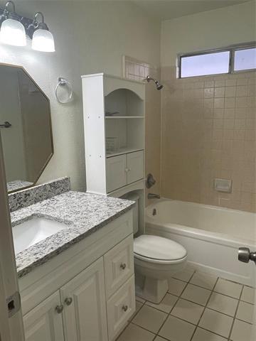 Building Photo - 5412 Village Green Dr