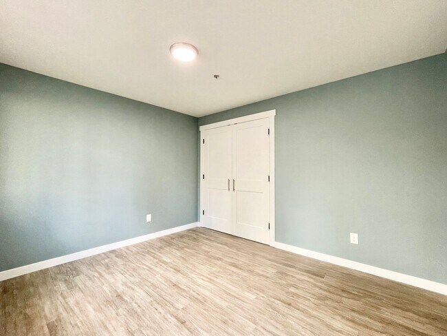 Building Photo - 15313 15th Ave NE