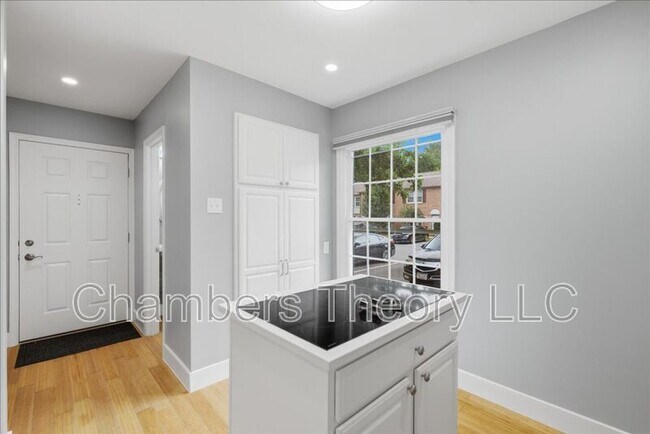 Building Photo - 5713 Independence Cir