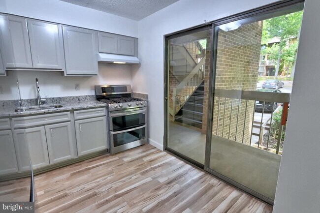 Building Photo - 1580 Moorings Dr