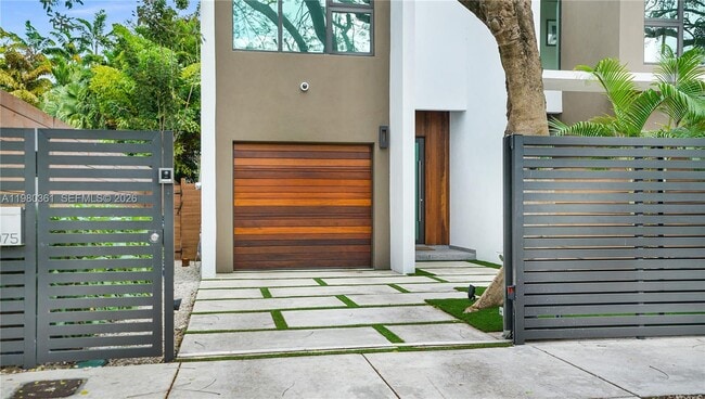 Building Photo - 3075 Mary St