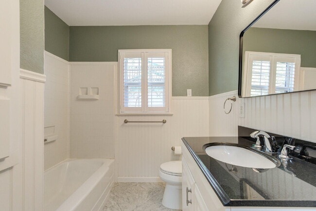 Building Photo - 2710 27th St