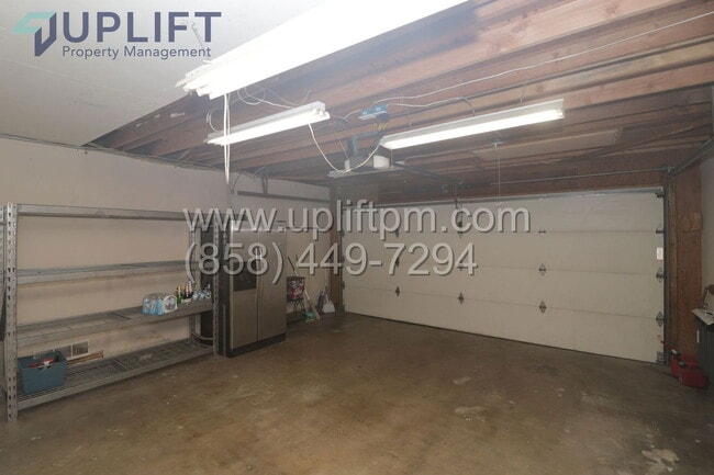 Building Photo - 9429 Calle Del Lago