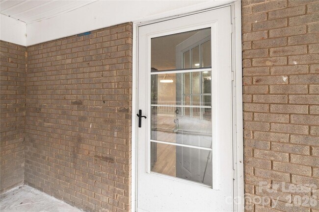 Building Photo - 420 Eastover Ave