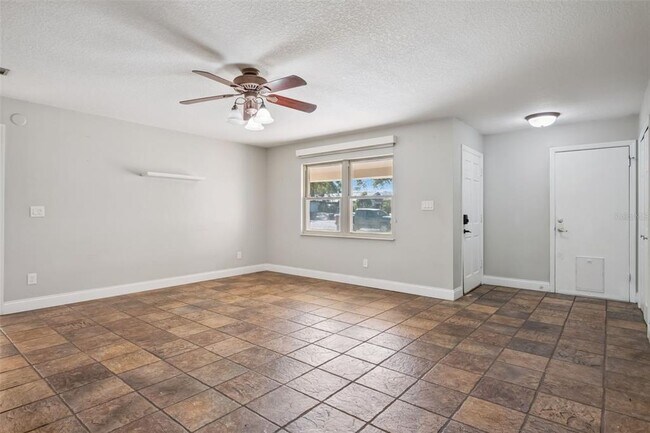 Building Photo - 111 Pineapple Ct