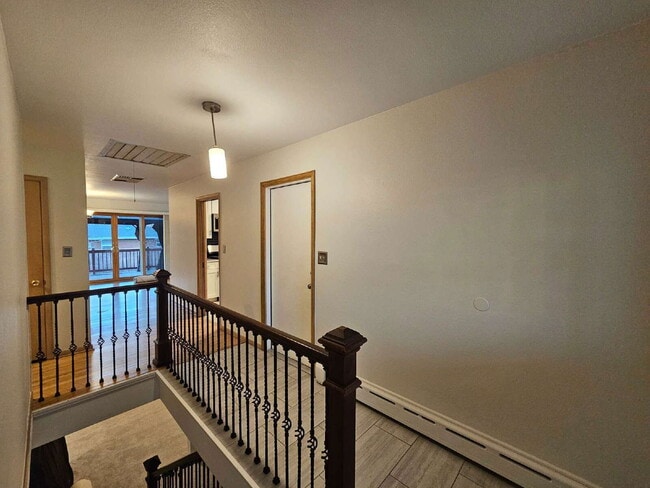 Building Photo - 2025 Lee St