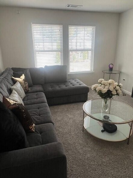 Building Photo - 1905 Azure Grove Ct