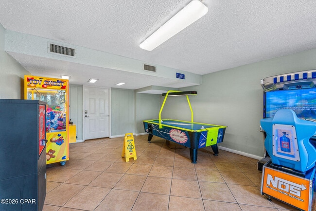 Building Photo - 8743 Thomas Dr