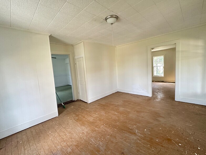 Building Photo - 3067 Greensburg Rd