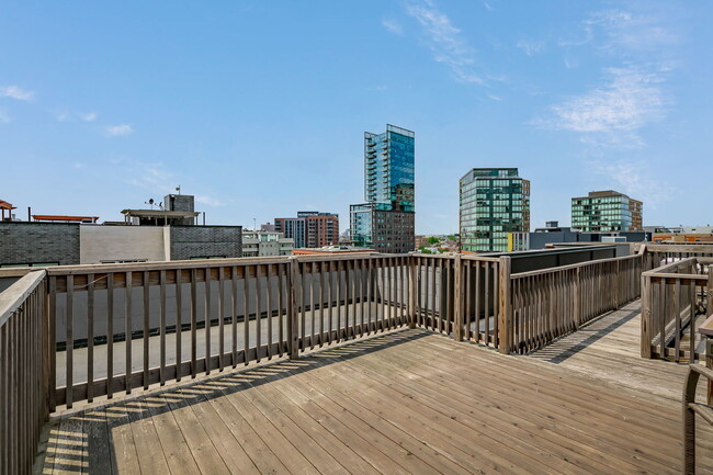 Building Photo - 680 N Milwaukee Ave