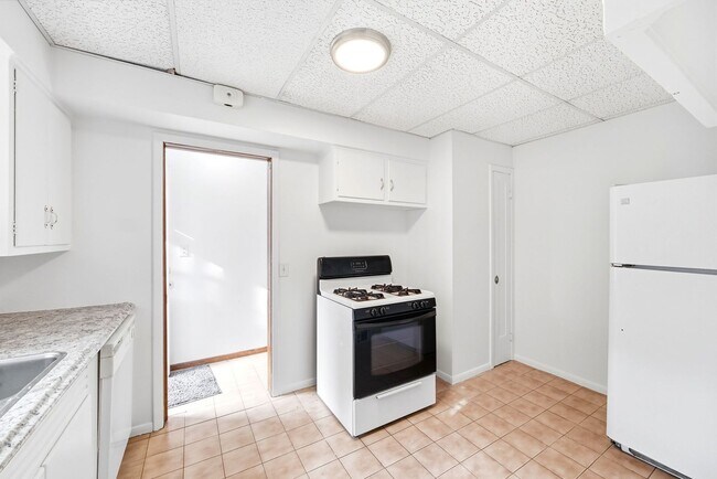 Building Photo - 8983 Highland Dr