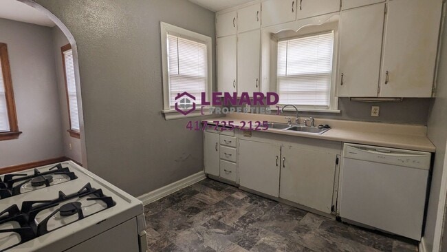 Building Photo - Cozy 2 Bedroom Home!