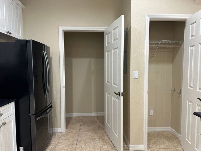 Building Photo - Top Floor Condo at Lakeside at Lakes of Wi...