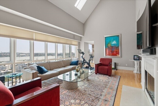 Building Photo - 197 8th St