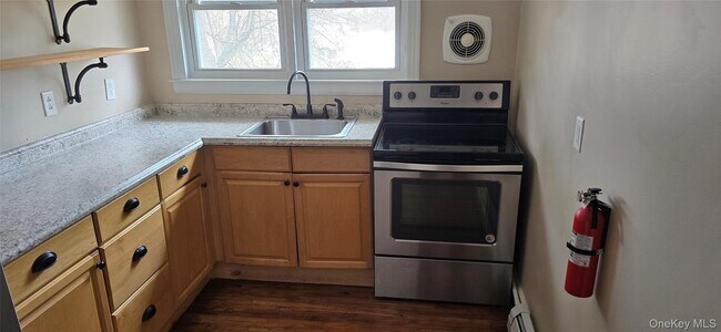 Building Photo - 18 Reservoir Rd