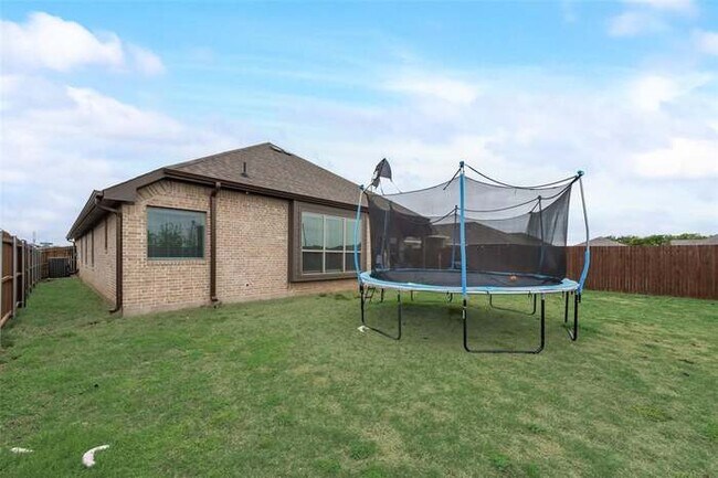 Building Photo - 4920 Sassafras Dr