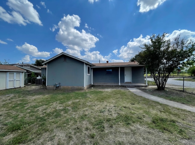 Building Photo - 2739 W Woodlawn Ave