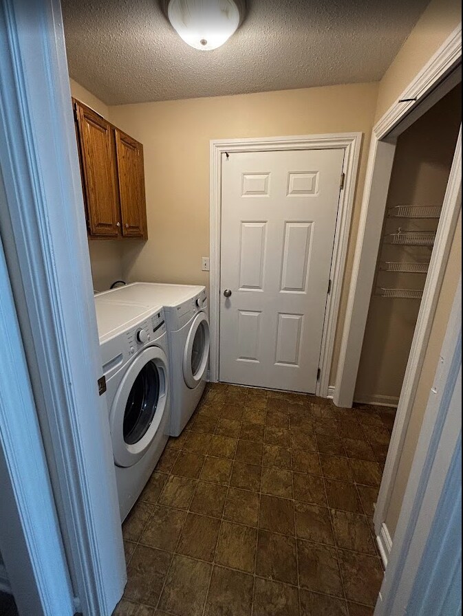 Building Photo - 542 Pewaukee Rd