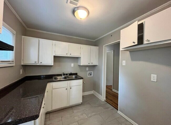 Building Photo - 1463 Merrycrest Dr