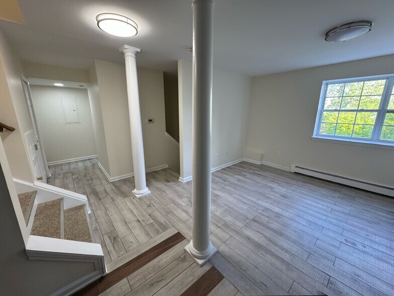 Building Photo - 222 Mary Lou Ave