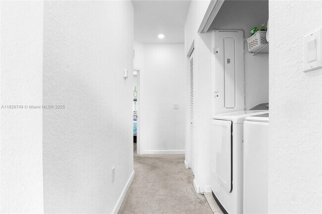 Building Photo - 1434 SW 54 Ave